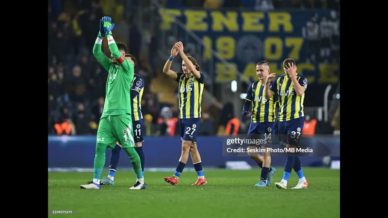 Trận đấu bóng đá giữa Fenerbahce và Konyaspor Trận đấu bóng đá giữa Fenerbahce và Konyaspor